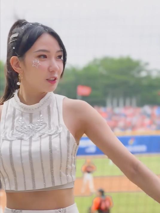 蒸汽波少女!复古未来风炸场预警