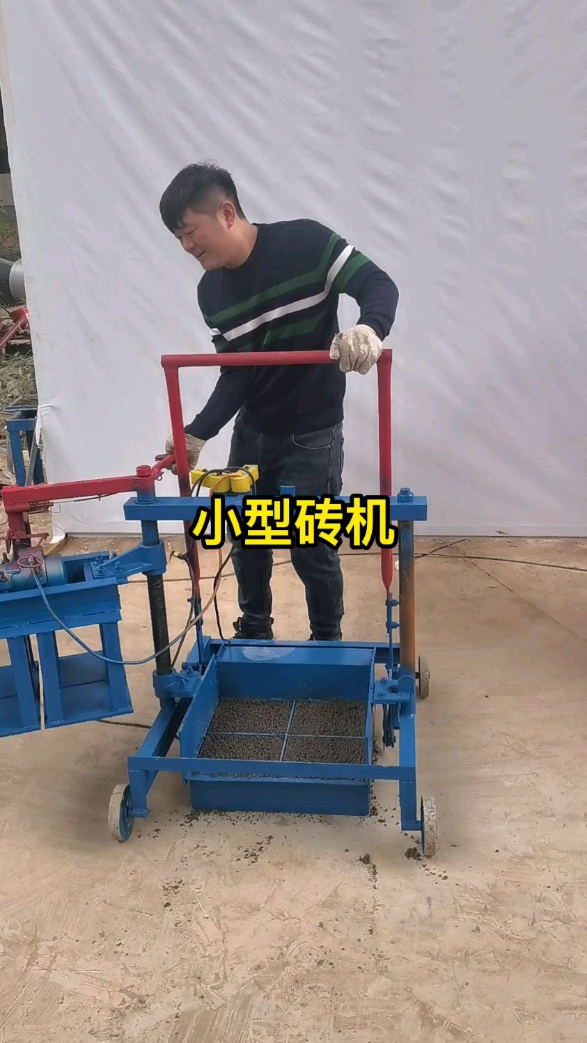 小型移动免烧砖机生产实心面包砖一次出四块质量好出砖快