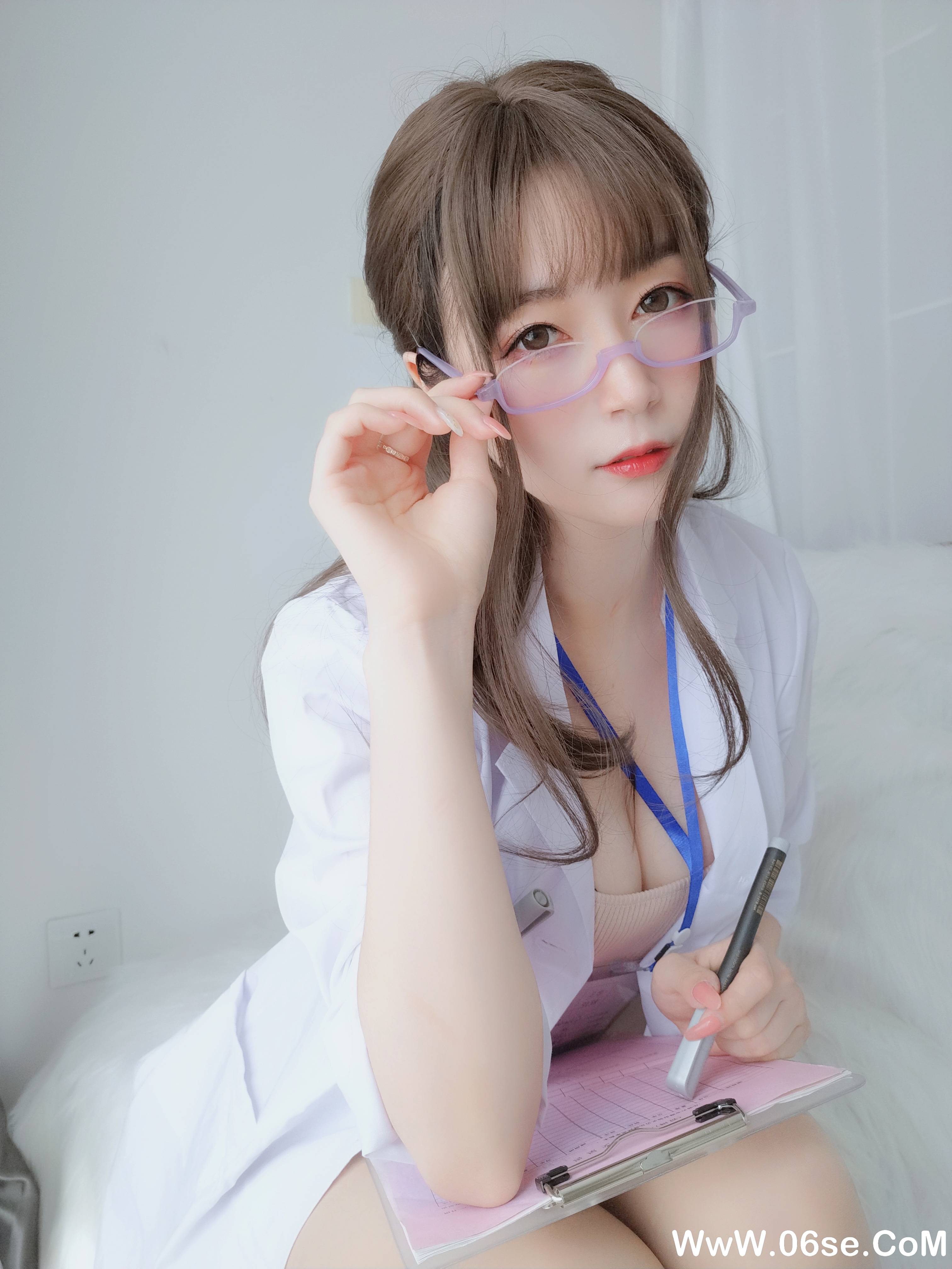 图片[105]-Coser小姐姐白银 NO.060 – 私人医生[159P+6V1.03G]-六色网
