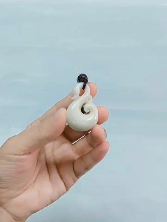 蓝田玉天鹅吊坠