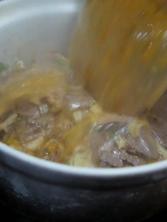 牛肉汤 萧县一个老菜饭店里的牛肉粉丝汤怎么做?