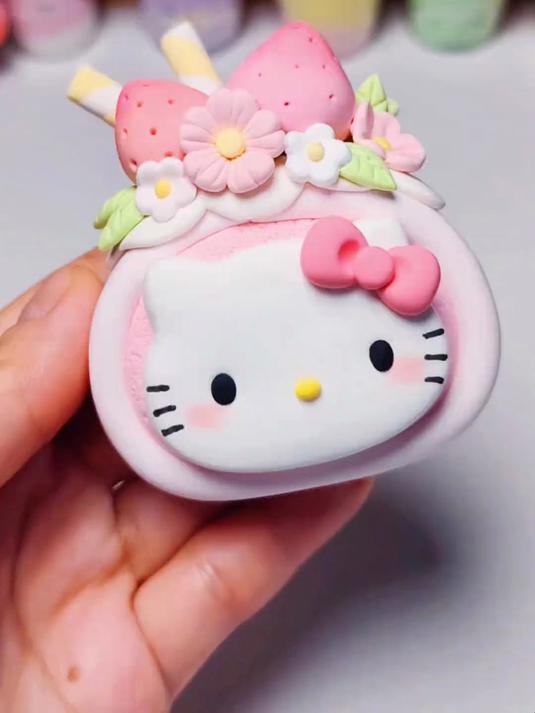 黏土教程~敲简单kitty草莓樱花蛋糕卷