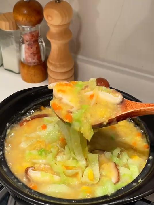 养生:吃的是脾胃舒服蔬菜小米粥