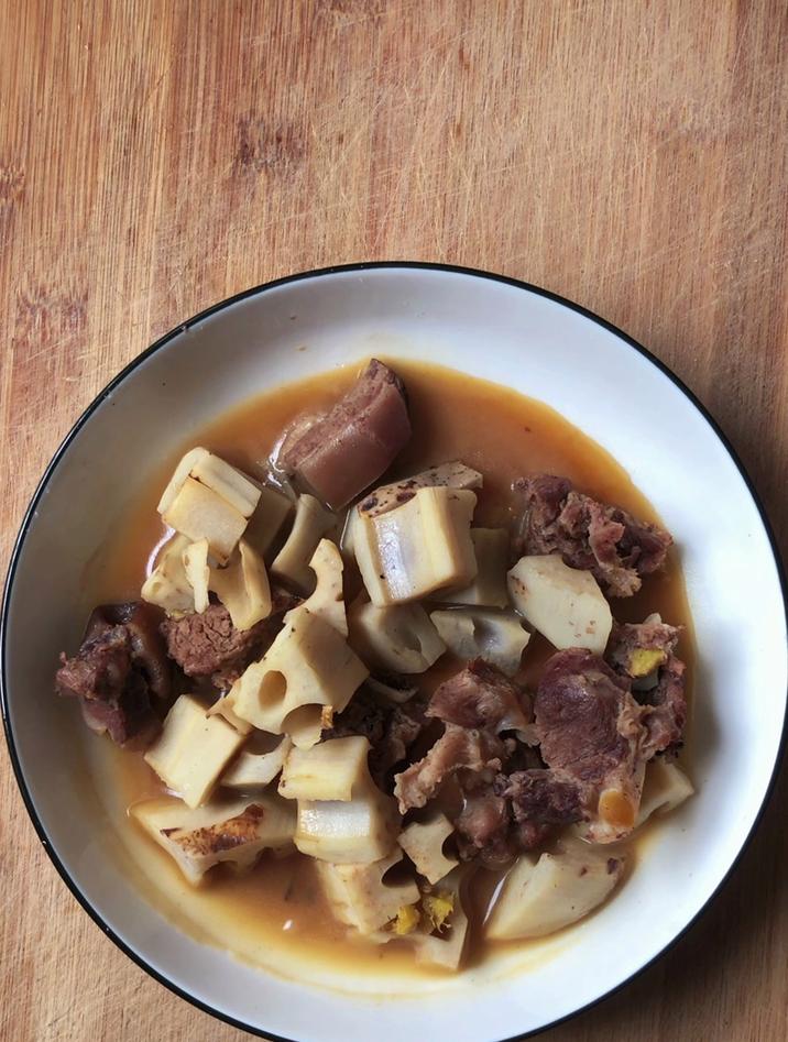 羊肉怎么做最好吃,分享一道羊肉红烧莲藕