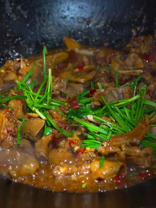 一锅啤酒焖老鸭,口感醇厚 肉质鲜美 香而不腻