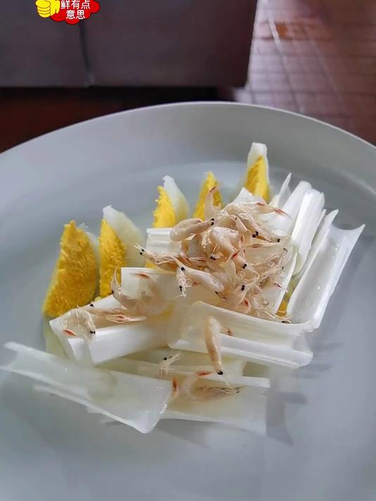 东北大葱拌鹅蛋……地方特色小凉菜。开胃，营养，补钙