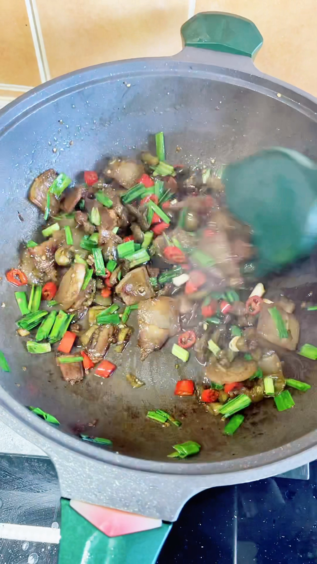 好吃又下饭的酱辣椒炒风吹肉