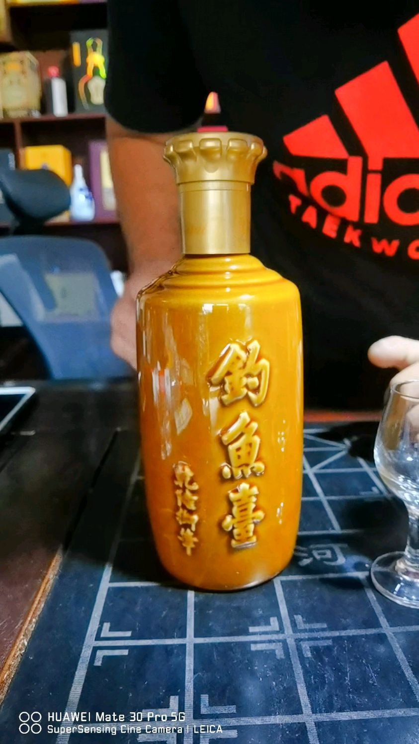 品鉴2014年的钓鱼台私藏酒,自然陈放8年的老酒,真的比飞天茅台还好