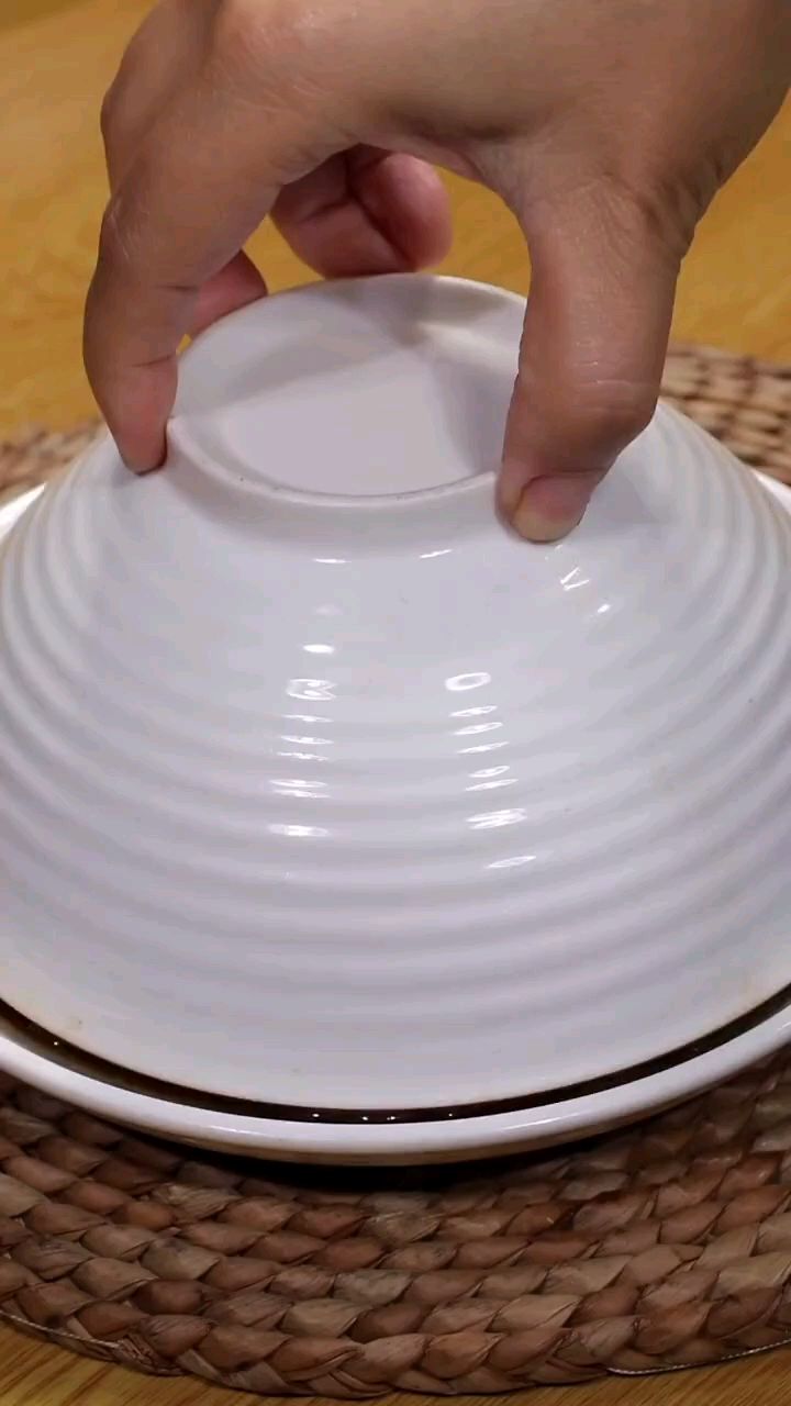 广西酒席上必不可少的一道硬菜～香芋蒸扣肉。超级好吃下饭