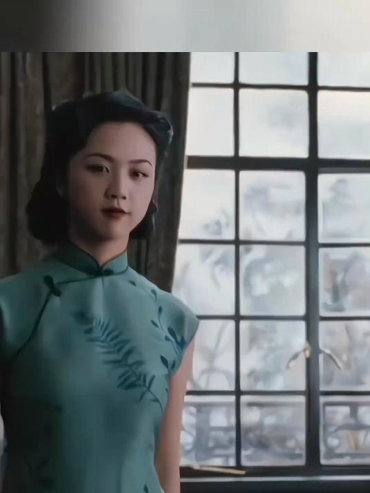 汤唯穿旗袍太有气质了,典型的东方美,曾为艺术而奋不顾身的付出