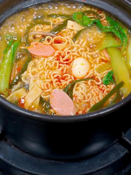 麻辣可口的砂锅方便面