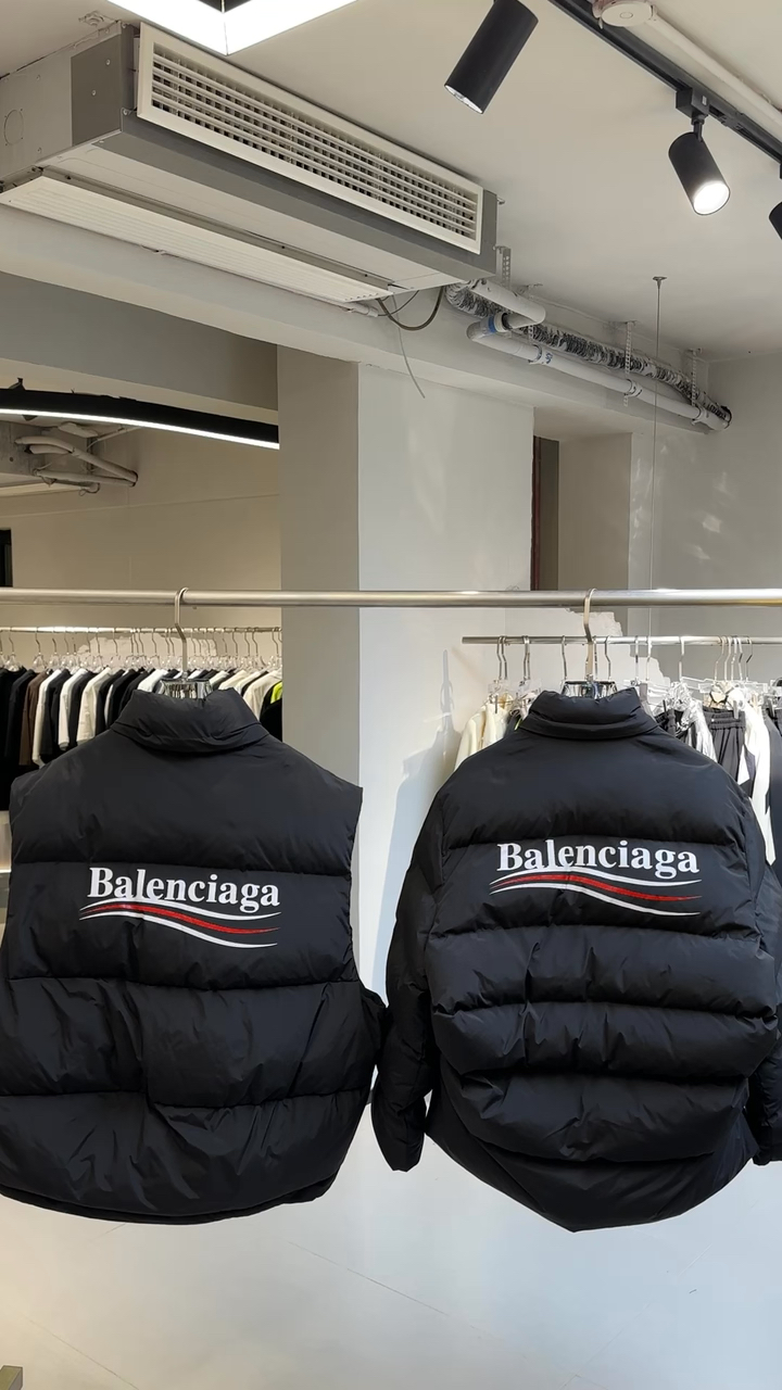 巴黎世家经典logo羽绒服百搭时尚