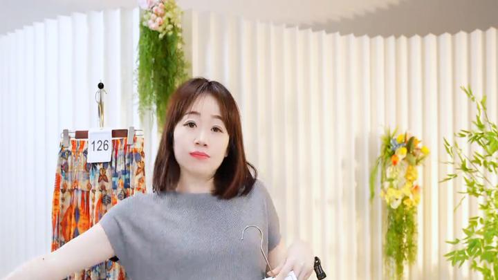 小个子逆袭!波点裙掐腰术五五分秒变九头身