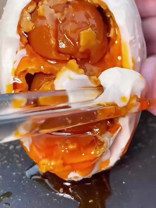 还在吃单黄蛋？双黄烤海鸭蛋香到流口水？