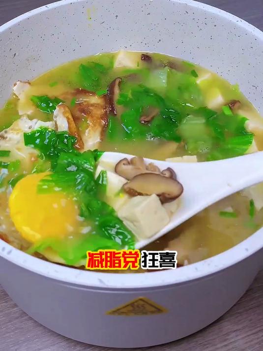 减脂期营养汤,生菜鸡蛋豆腐汤高蛋白低脂肪