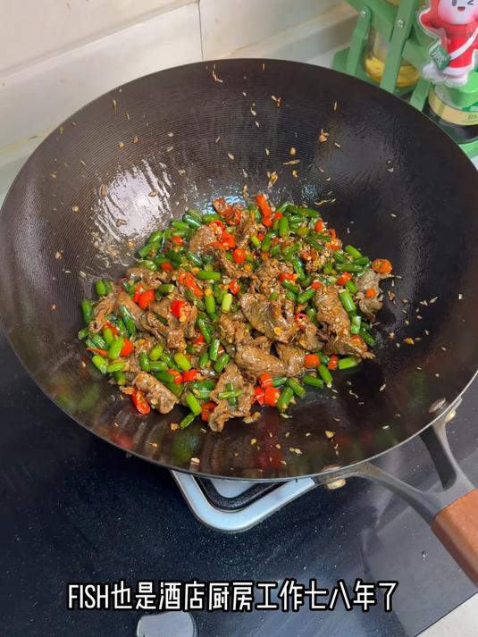 孜然牛肉，厨房小白也能做到牛肉不老的同时蒜苔也入味