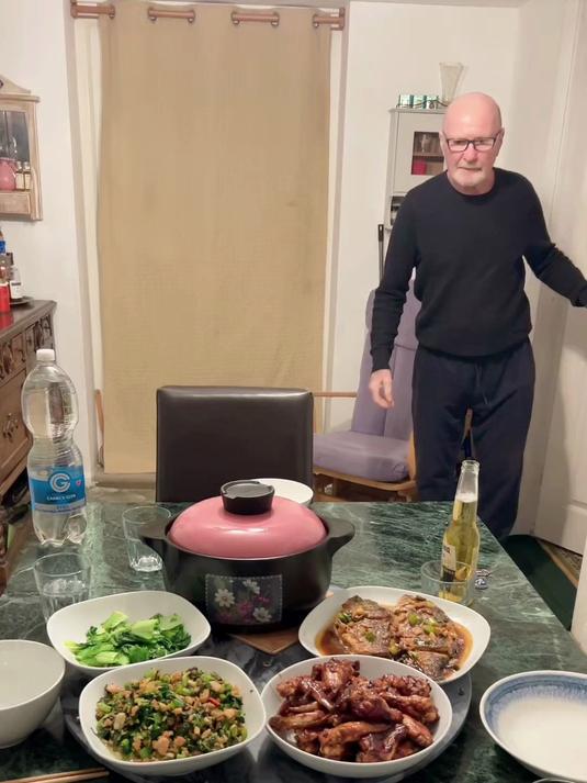 没想到在英国的冬天也能种出菜来,我公公说他生活了一辈子