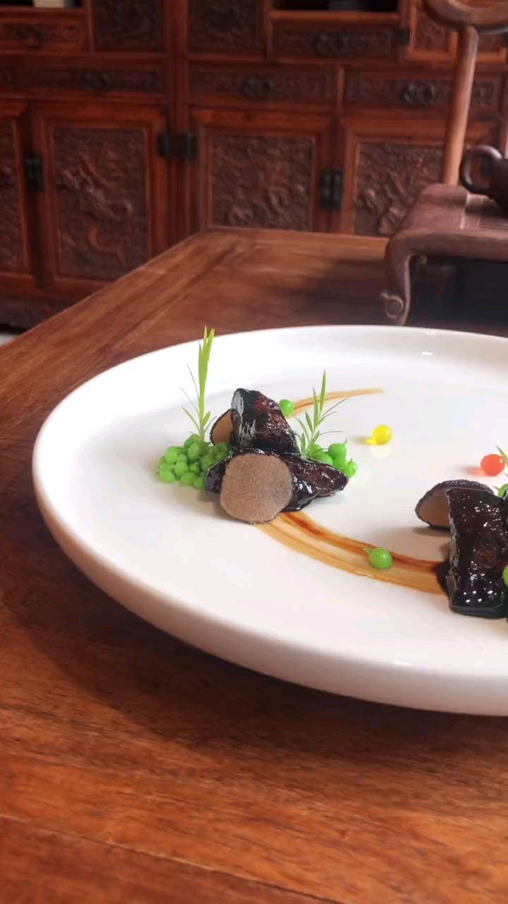 黑松露文火焗小牛肉,香嫩爽口,还不腻