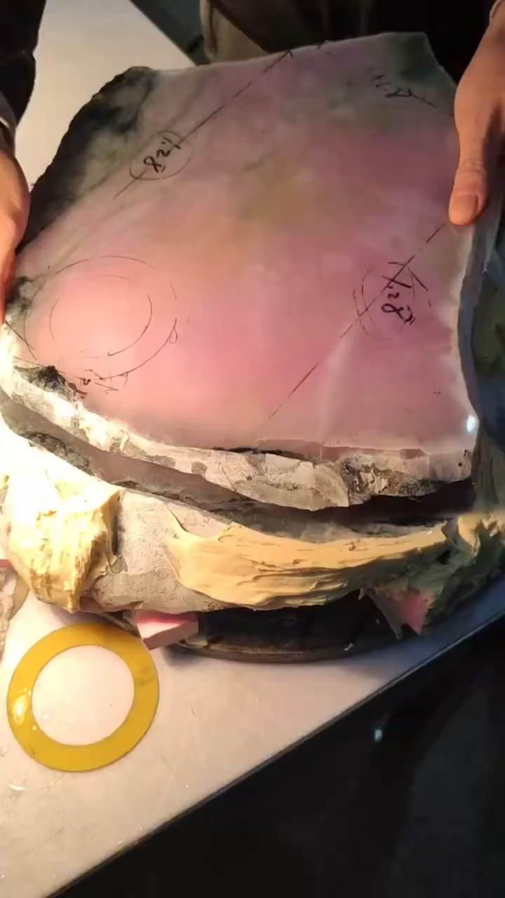 千万级别翡翠冰紫手镯稳稳地