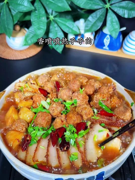 山西特色美食什锦砂锅,有肉有菜边煮边吃