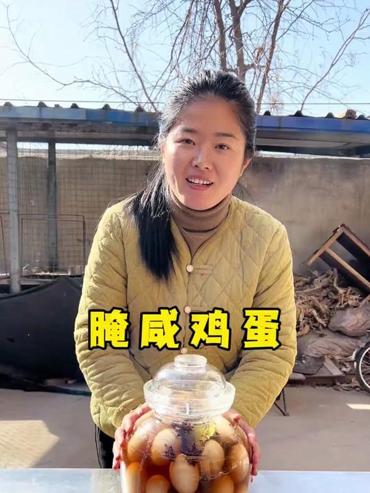 婆婆用传统方法腌的咸鸡蛋,个个出沙流油