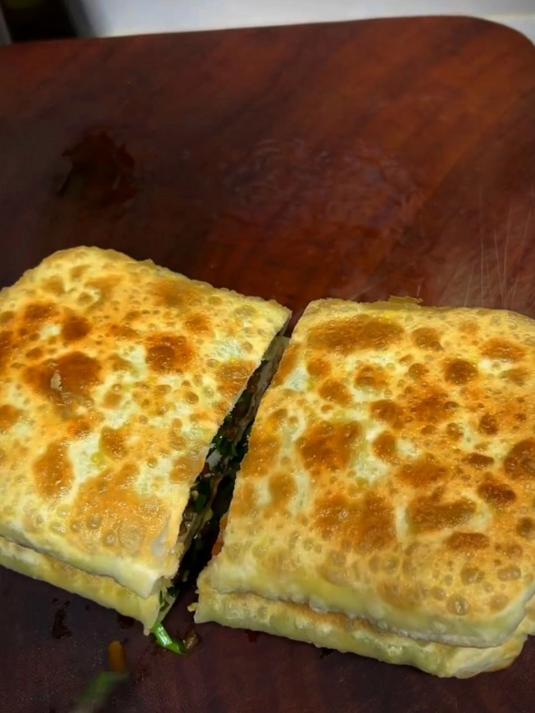 这是最近比较火的韭菜馅饼做法