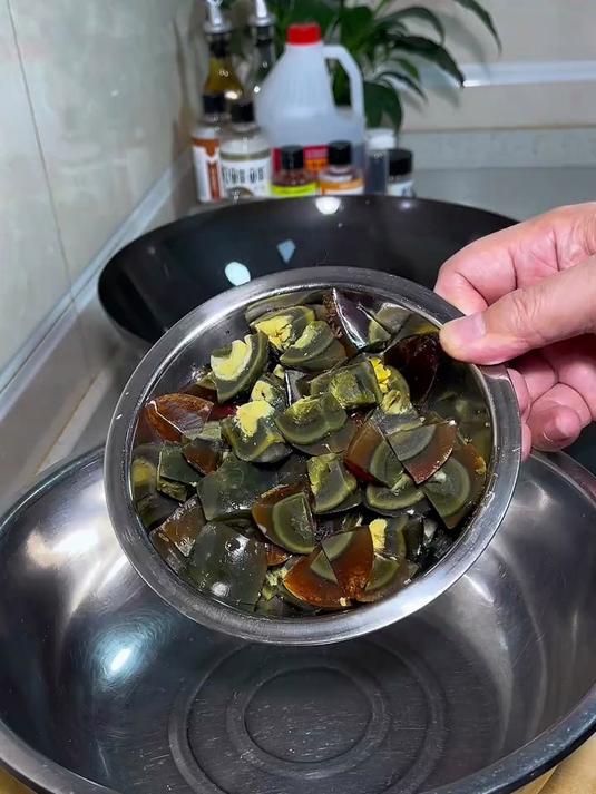夏天常吃的凉拌皮蛋,你们做对了吗?