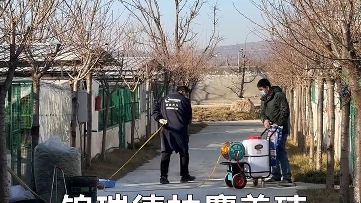 锦瑞德林麝养殖集团林麝圈舍消杀日常