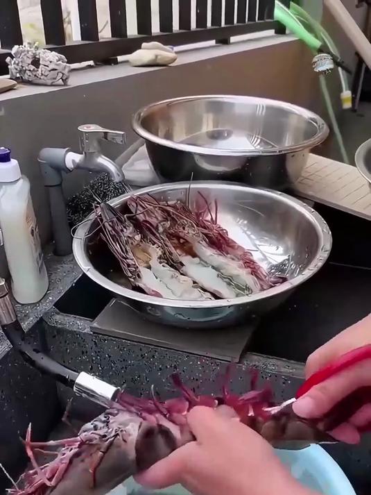 麻辣鲜捕黑虎虾香到流口水!肉质紧实超有嚼劲～