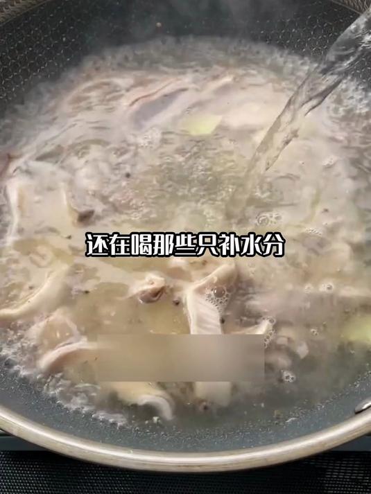 谁不爱这碗汤?胡椒猪肚鸡养着还暖到心口!