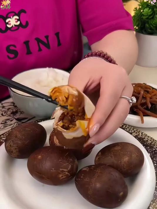 咸香可口,五香流油烤鸭蛋!微山湖风味,50-60g中号蛋,真空包装