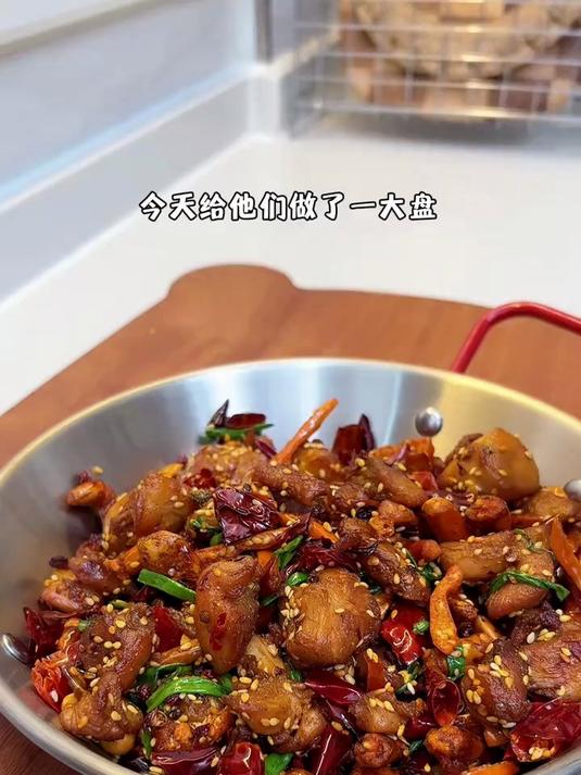 我家孩子每周都点名要吃的辣子鸡，做法简单又好吃