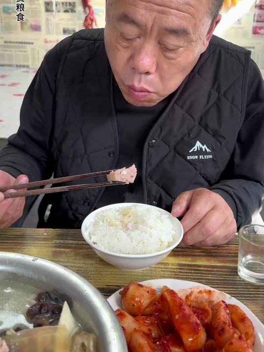 飞鸭炖粉条搭配捞米饭，再来个清汤炖羊杂，味道没治啦