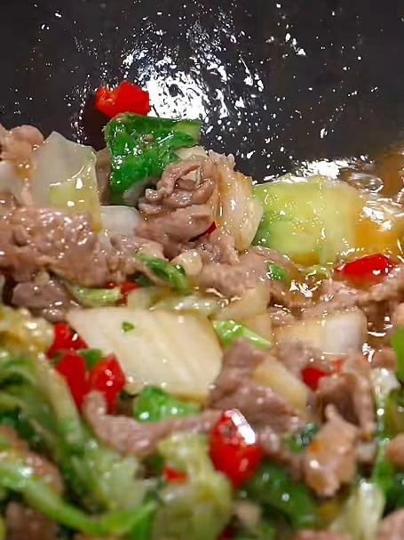 隔夜菜不是指放了一夜的菜?专家:饭菜放置达到5-8小时,就属于隔夜菜