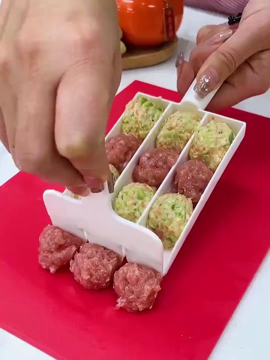 手残党也能做肉丸!这个小工具一压成型,效率拉满,强烈推荐