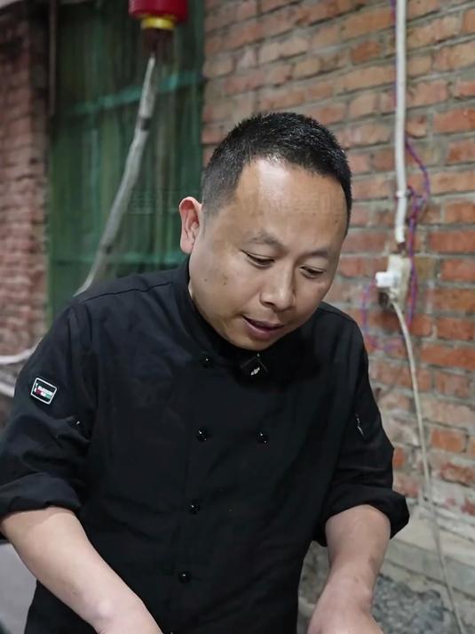 绿豆芽炒莴苣丝 家常素小炒,按照我这个法那炒出来下饭的很!味道确实不孬!#绿豆芽炒莴苣丝 