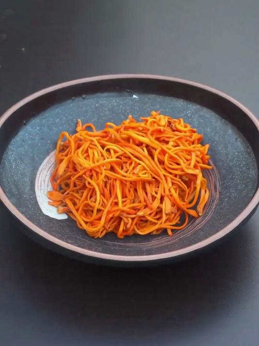 咬下去脆生生！虫草花，炒菜拌凉菜都合适