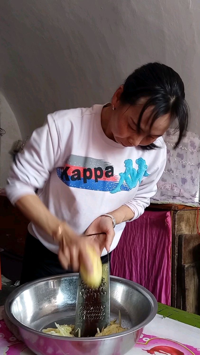 紫菜蛋花汤,白面凉叶子,清淡油腻相撞的农家饭,口感美味