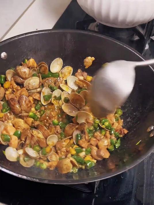#在家做美食#麻辣鲜香的尖椒花甲鸡#尖椒鸡##美食教程##舌尖上的美食##年夜饭##舌尖上