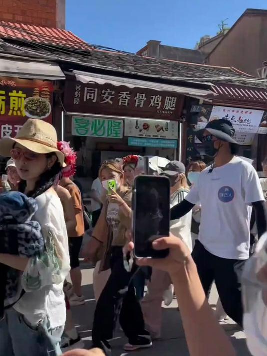 杨超越、程潇、沈月综艺同框