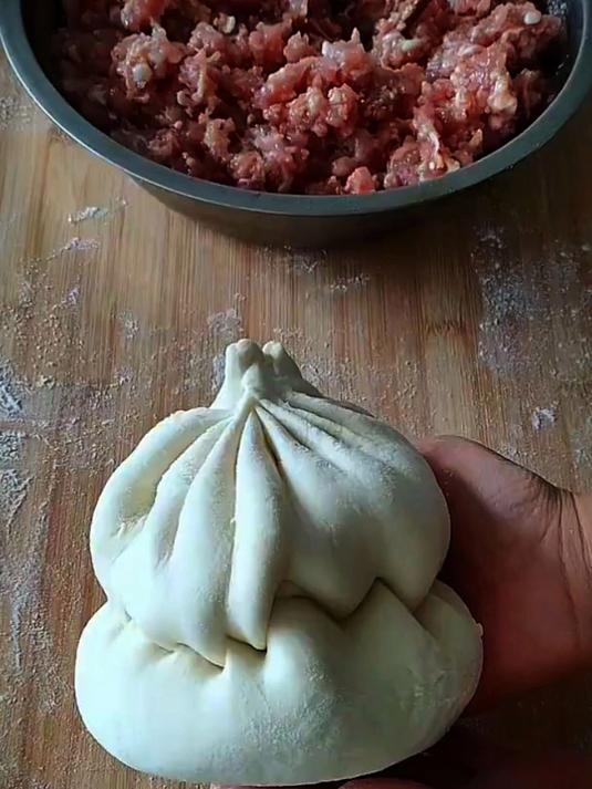 今天给大家分享一个花样包子的做法