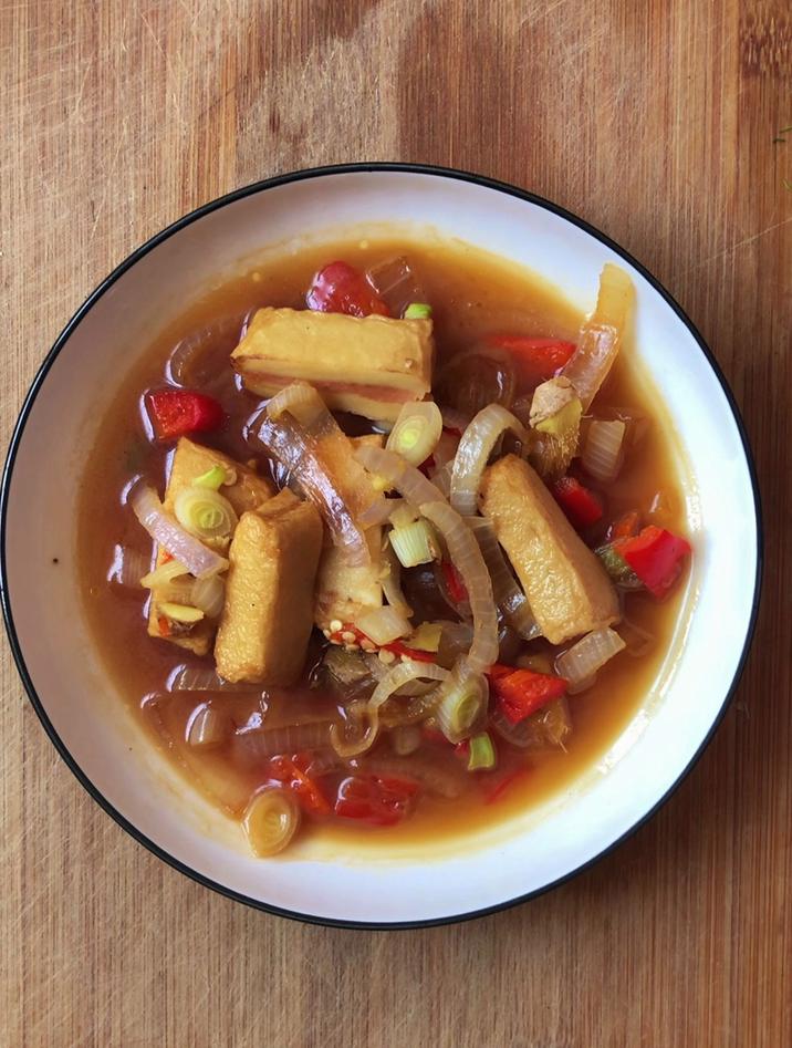洋葱炒鱼豆腐教程,跟我这样做,简单美味