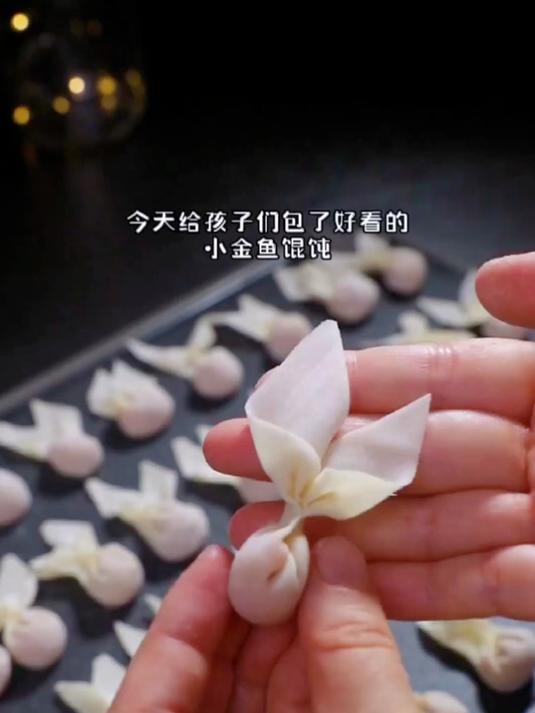 简单小金鱼馄饨包法,搭配虾皮紫菜汤,营养美味早餐推荐