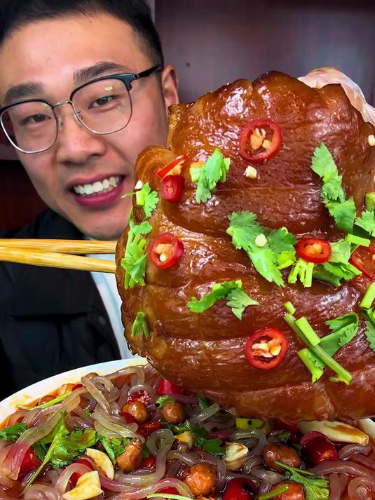 酸辣粉 红油肘子，大口嗦粉#美食吃播#