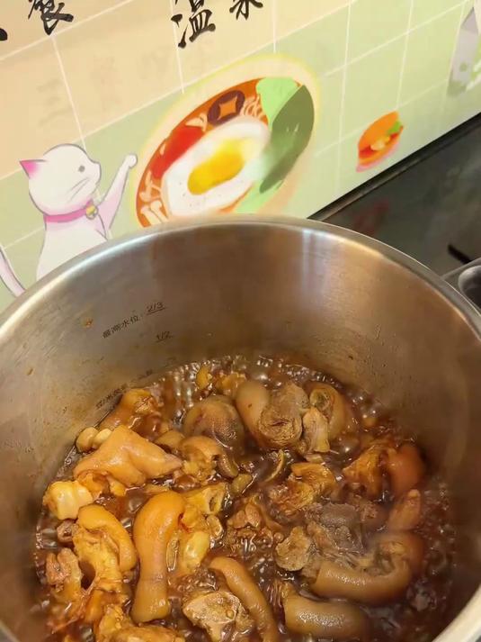 冬至在家包包子,配碗花生黄豆猪蹄汤,暖得更踏实