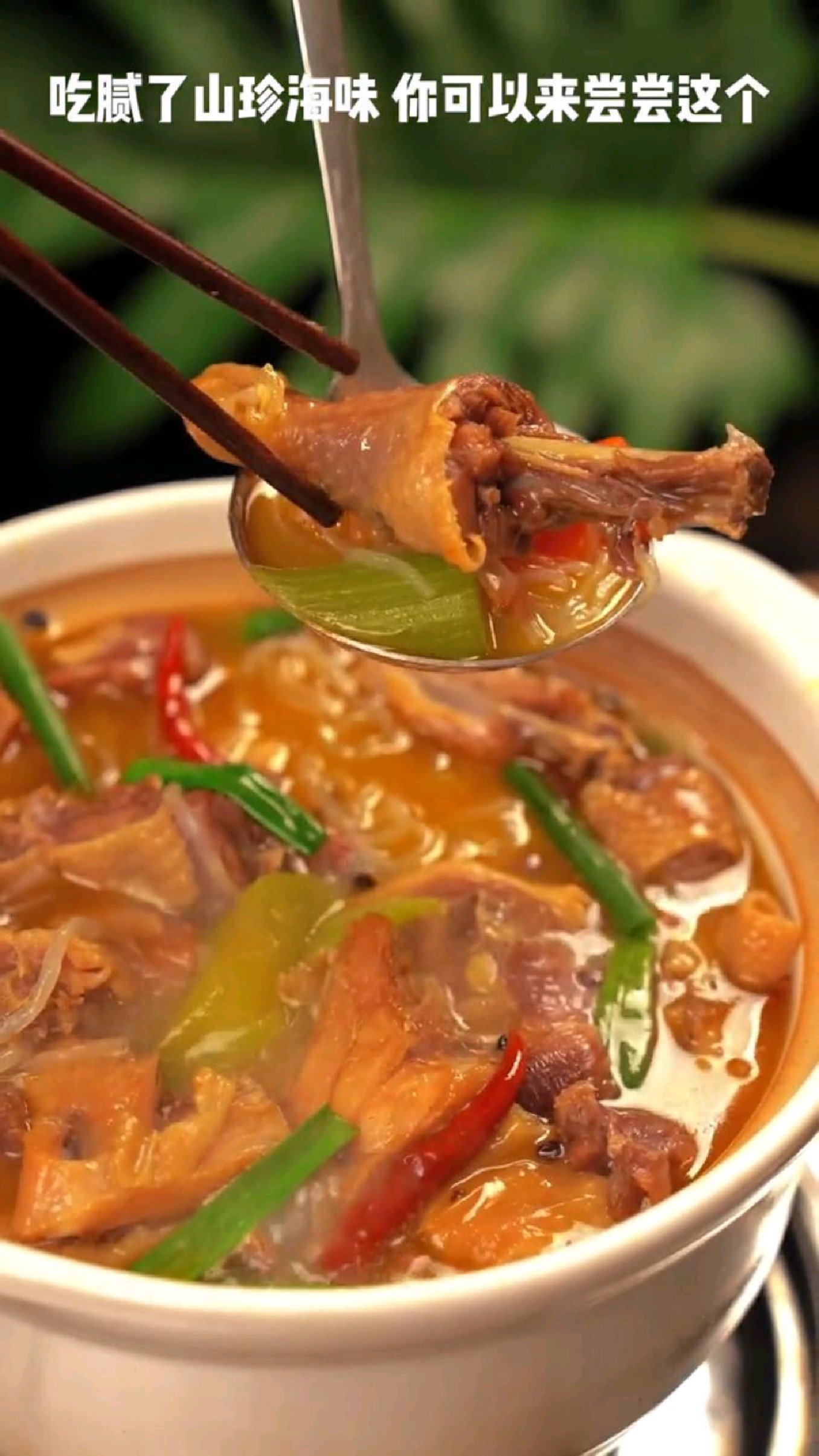 湖北特产十里风干腊鸡,肉质紧实咸香入味吃起来越嚼越香,吃一次就忘不了