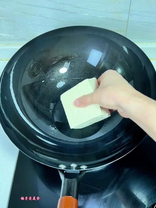 鲫鱼和豆腐红烧,你们有没有试过,真的是绝配