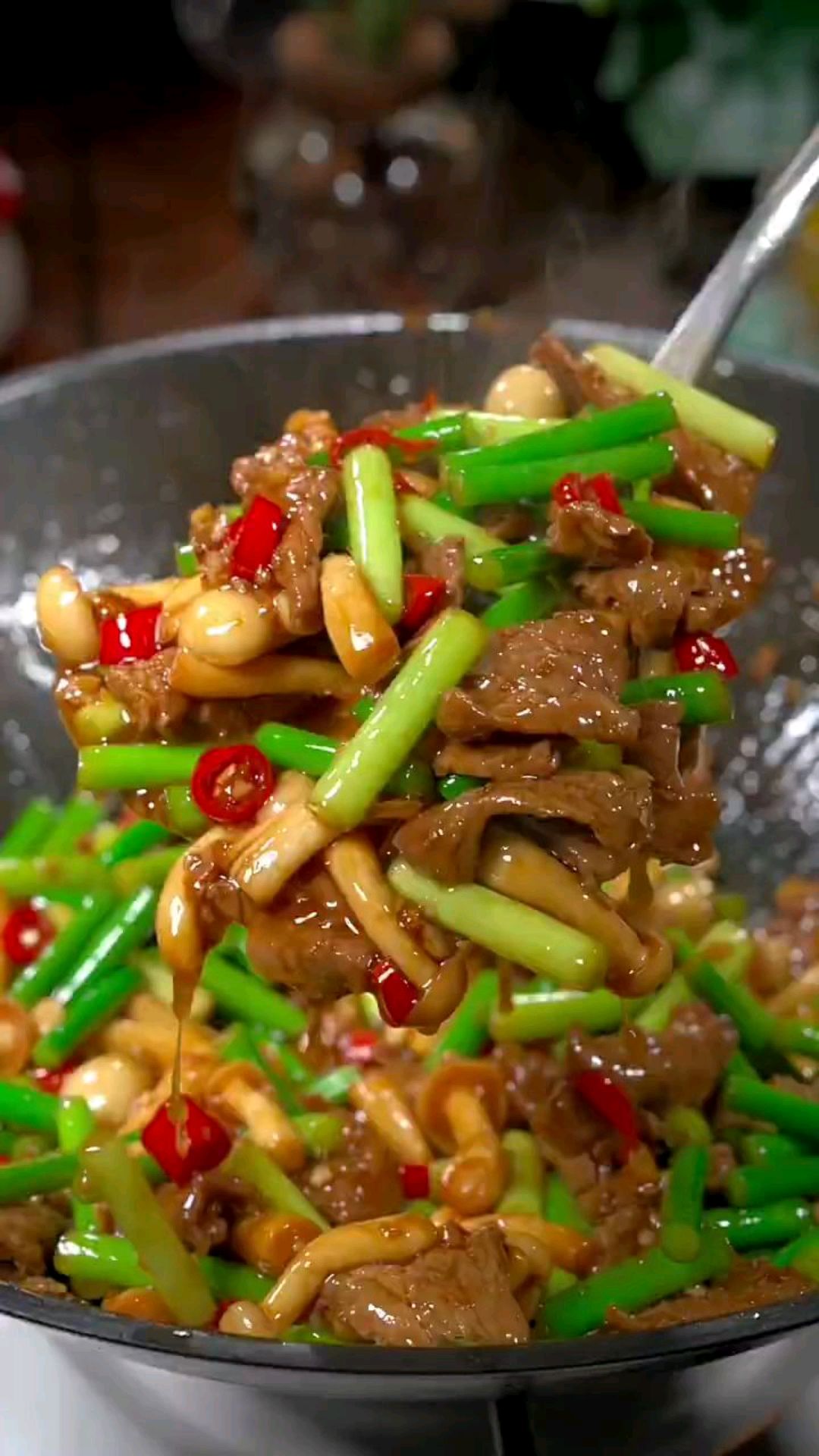 简单的做个家常菜蒜苗炒肉吧