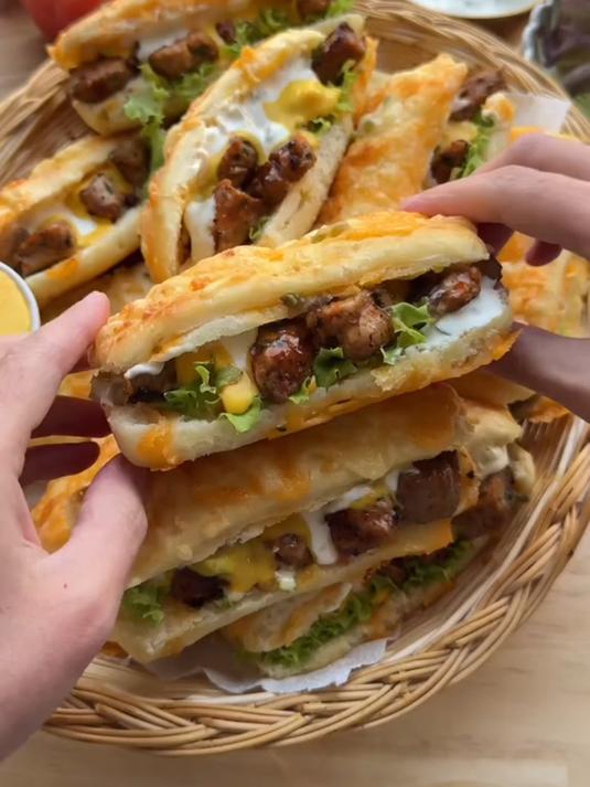 切达芝士墨西哥辣椒牛肉卷,香辣与浓郁的完美邂逅!