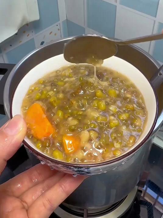 用高压锅煮绿豆西米露,软糯香甜,简单快速又好喝~